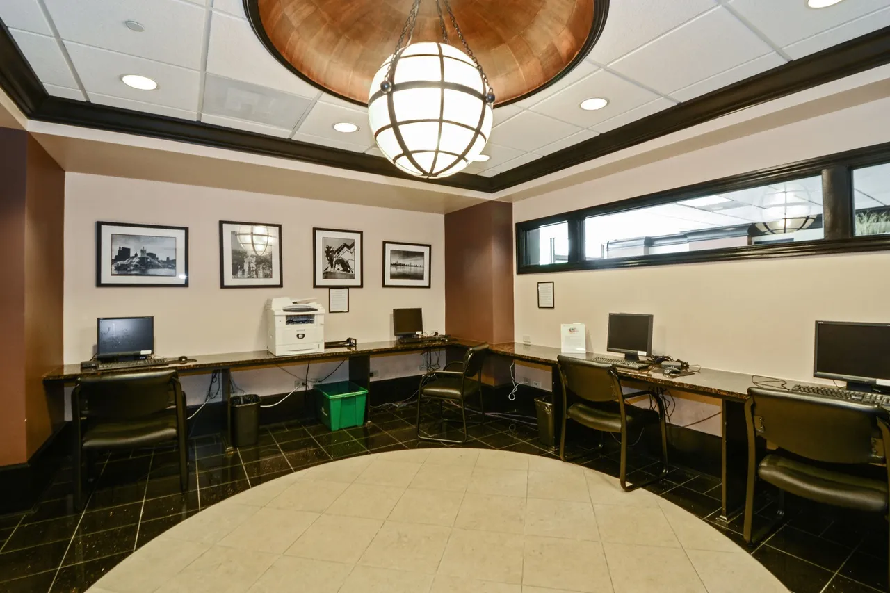 10 E ONTARIO ST 60611-unit#1206-Chicago-IL