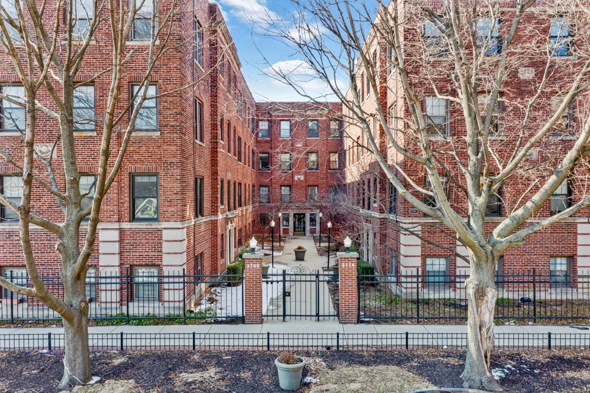 3708 N SHEFFIELD AVE 60613-unit#301-Chicago-IL