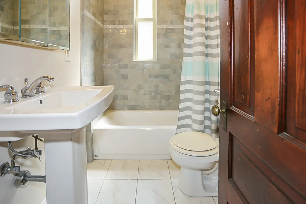 851 W WELLINGTON AVE 60657-unit#02-Chicago-IL