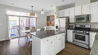 720 W EVERGREEN AVE 60610-Townhouse For Rent-Chicago-IL