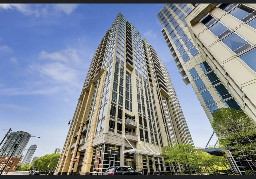 700 N LARRABEE ST 60654-Luxury Skyline & River Views w Balcony-unit#xxx-Chicago-IL