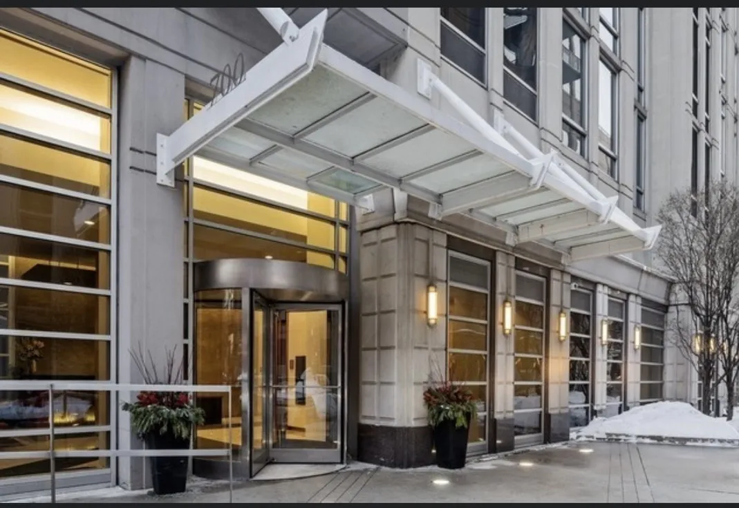 700 N LARRABEE ST 60654-Luxury Skyline & River Views w Balcony-unit#xxx-Chicago-IL