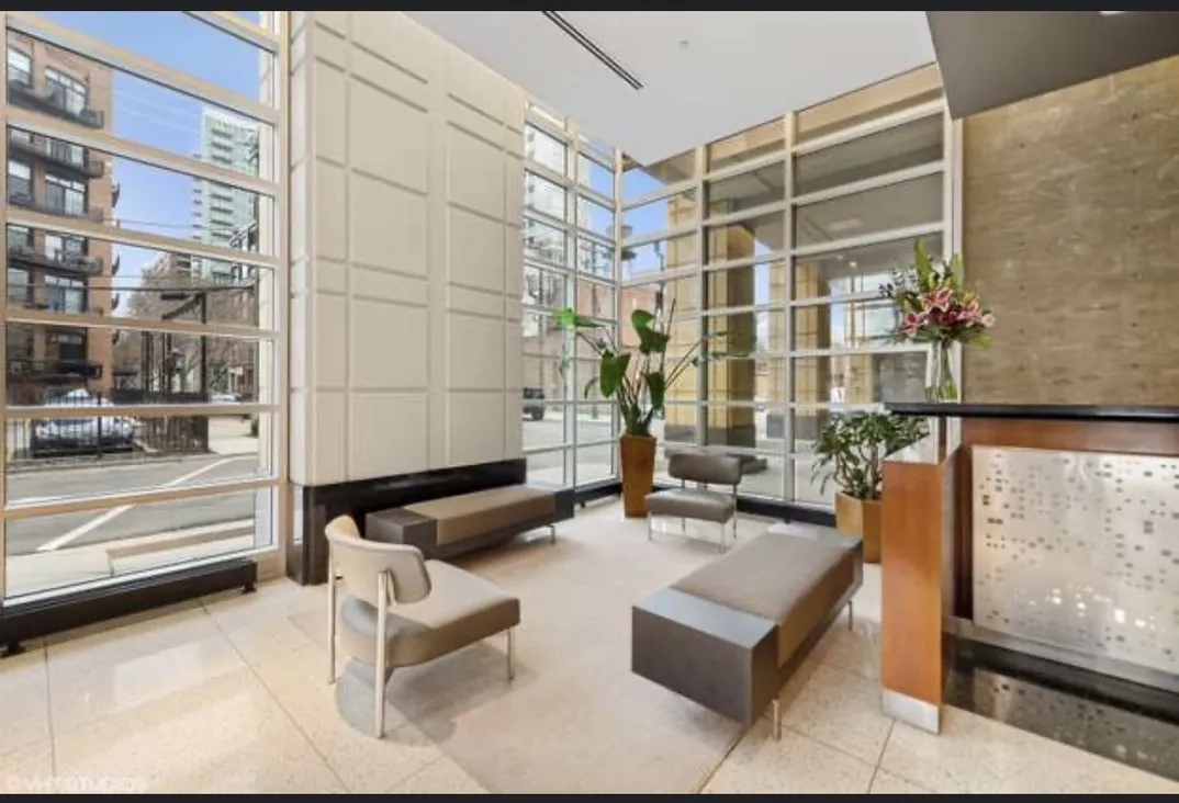700 N LARRABEE ST 60654-Luxury Skyline & River Views w Balcony-unit#xxx-Chicago-IL