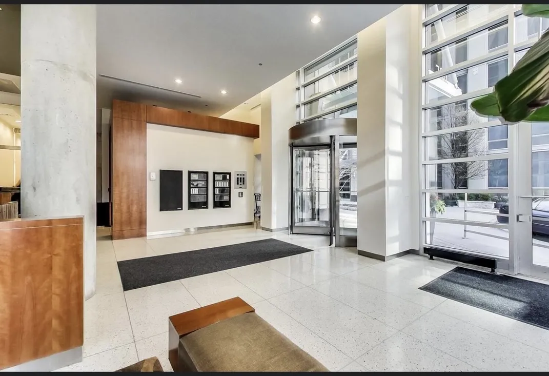 700 N LARRABEE ST 60654-Luxury Skyline & River Views w Balcony-unit#xxx-Chicago-IL
