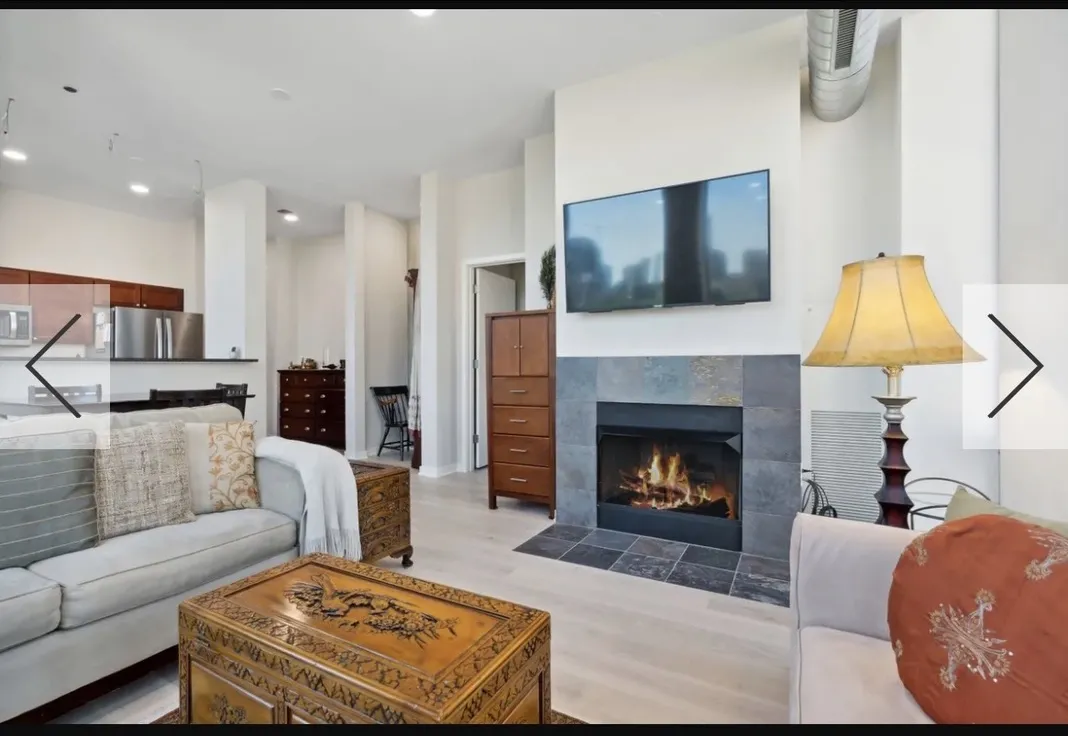700 N LARRABEE ST 60654-Luxury Skyline & River Views w Balcony-unit#xxx-Chicago-IL