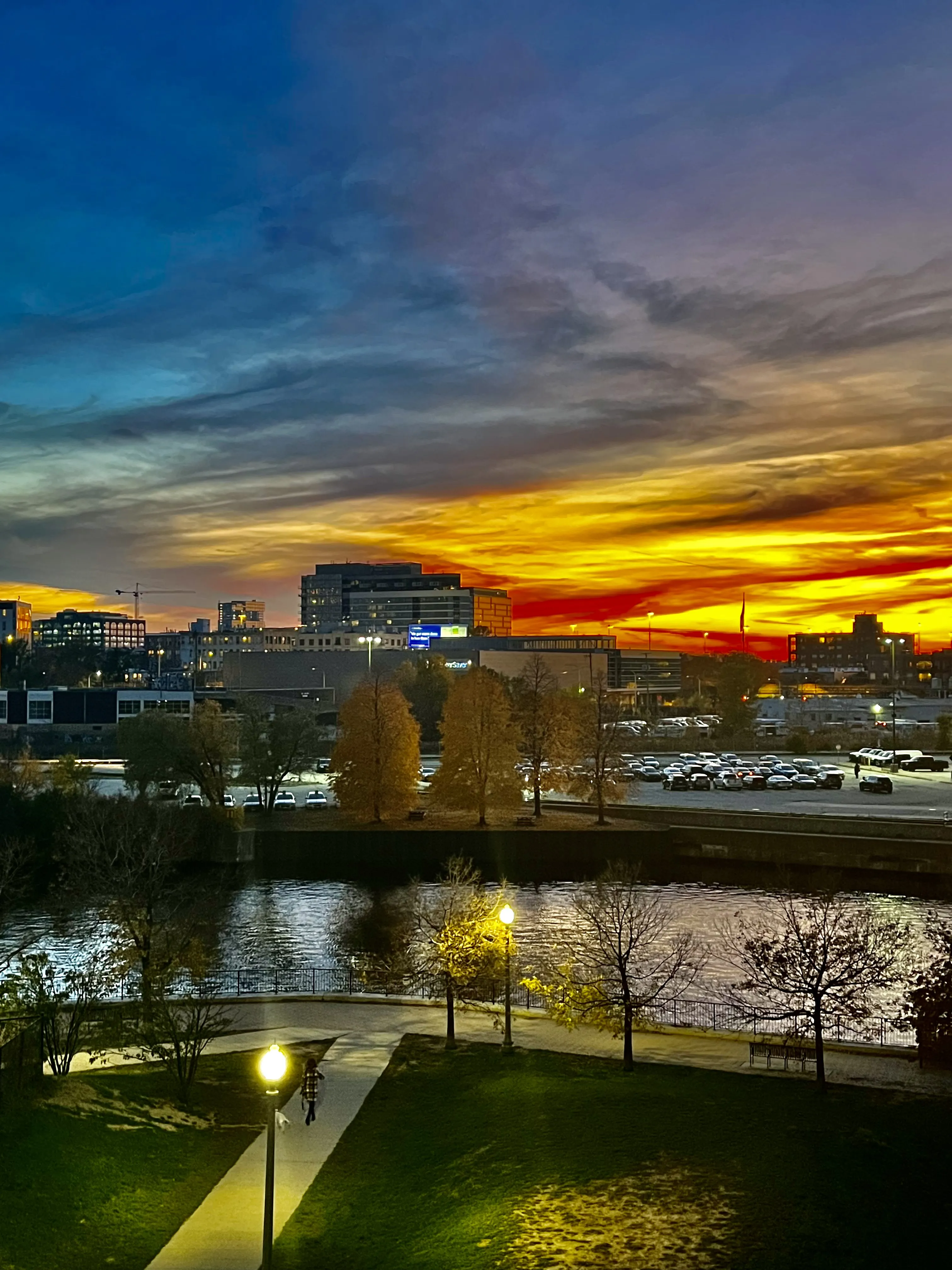 700 N LARRABEE ST 60654-Luxury Skyline & River Views w Balcony-unit#xxx-Chicago-IL