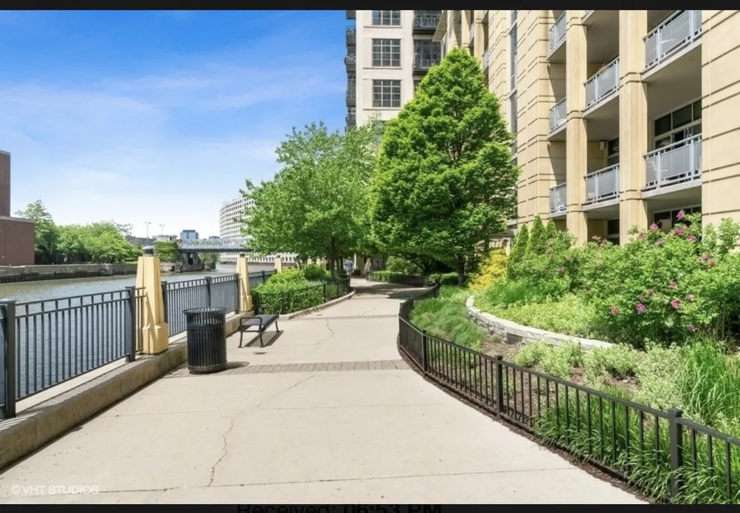 700 N LARRABEE ST 60654-Luxury Skyline & River Views w Balcony-unit#xxx-Chicago-IL