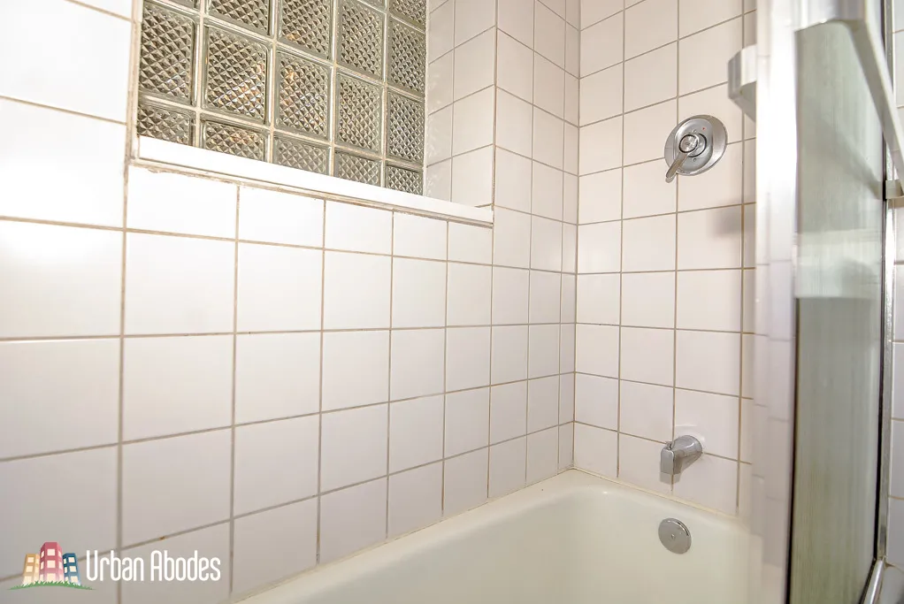 1940 W BERENICE AVE 60613-unit#2-Chicago-IL