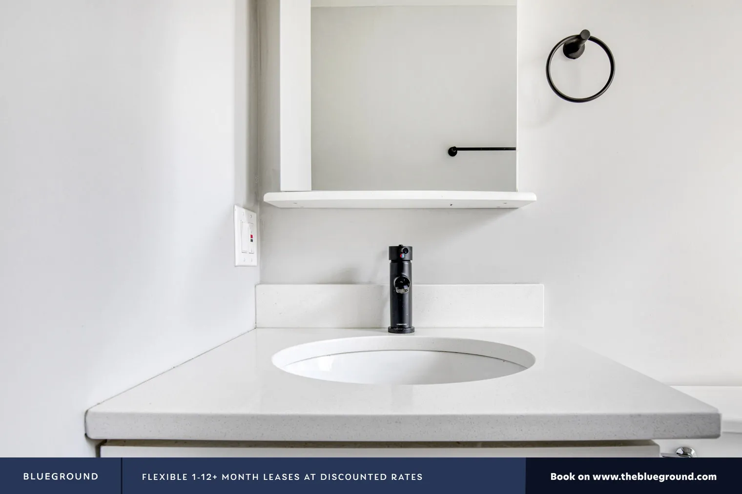 911 W SCHOOL ST 60657-3264 N. Clark-unit#ID459-Chicago-IL