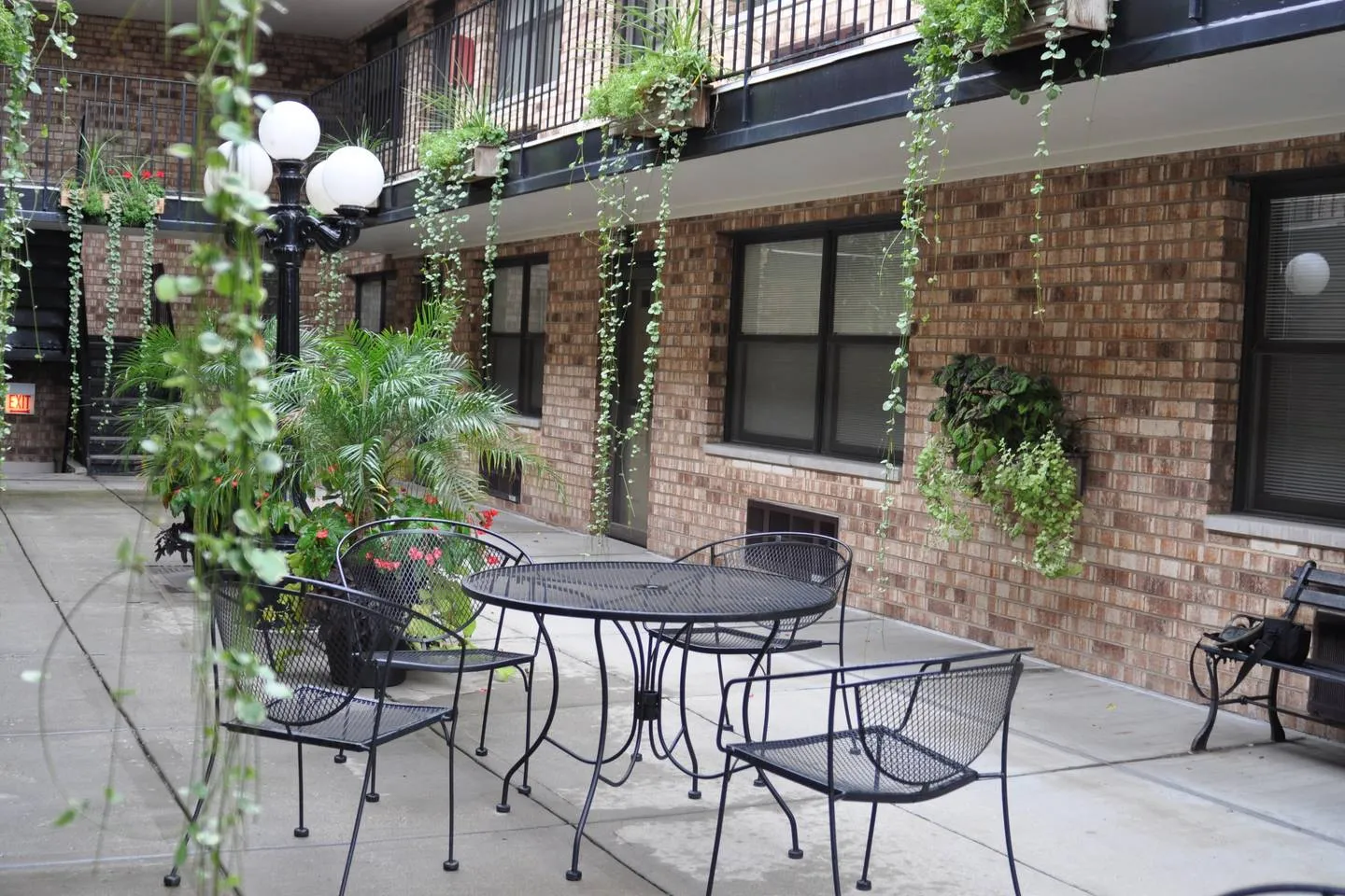 163 W DIVISION ST 60610-unit#206-Chicago-IL