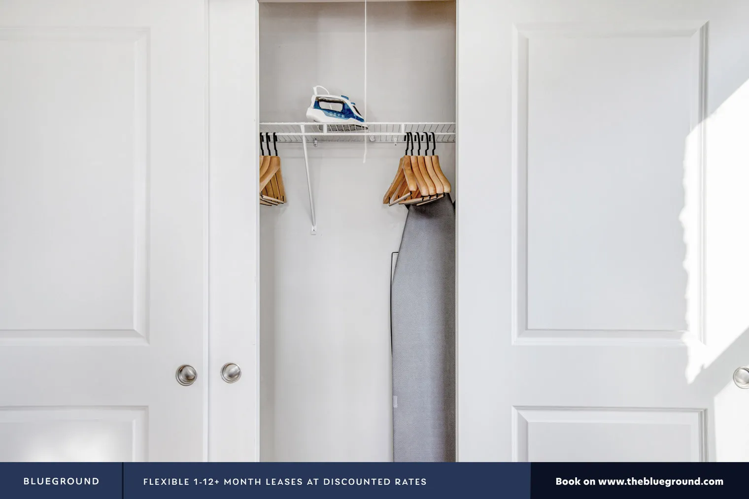 911 W SCHOOL ST 60657-3264 N. Clark-unit#ID459-Chicago-IL