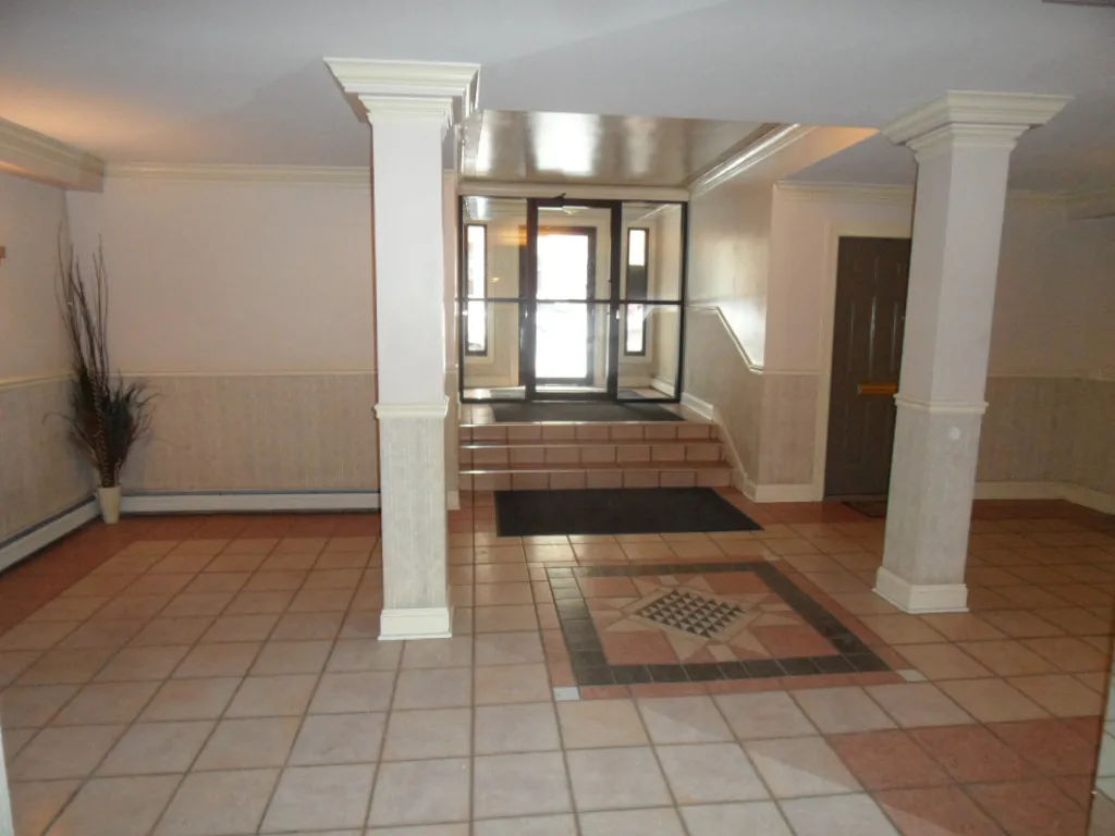 6150 N WINTHROP AVE 60660-unit#107-Chicago-IL