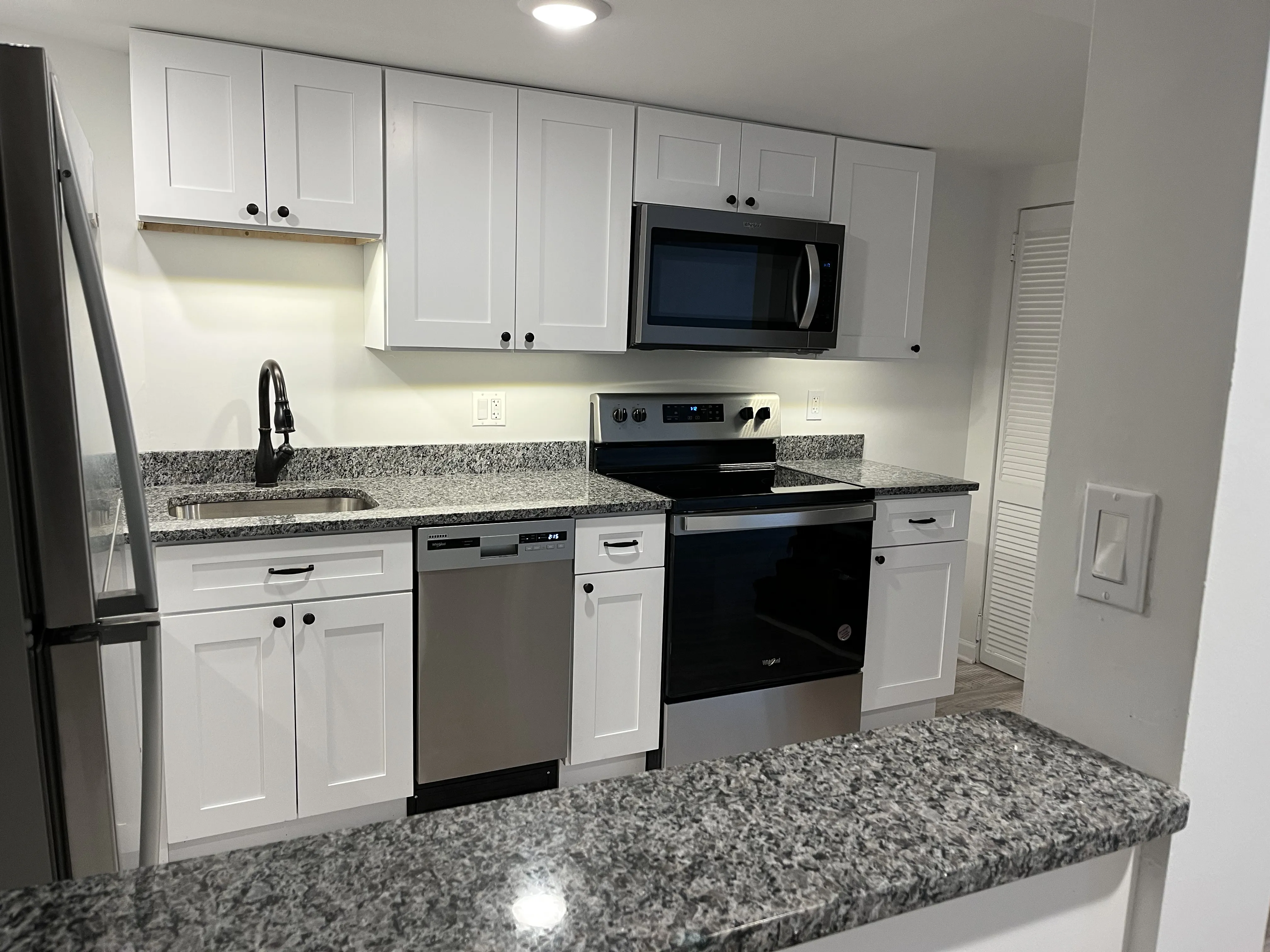 2301 W MONTROSE AVE 60618-unit#B-Chicago-IL