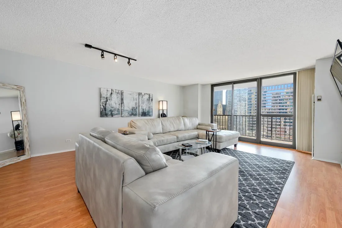 10 E ONTARIO ST 60611-unit#3003-Chicago-IL