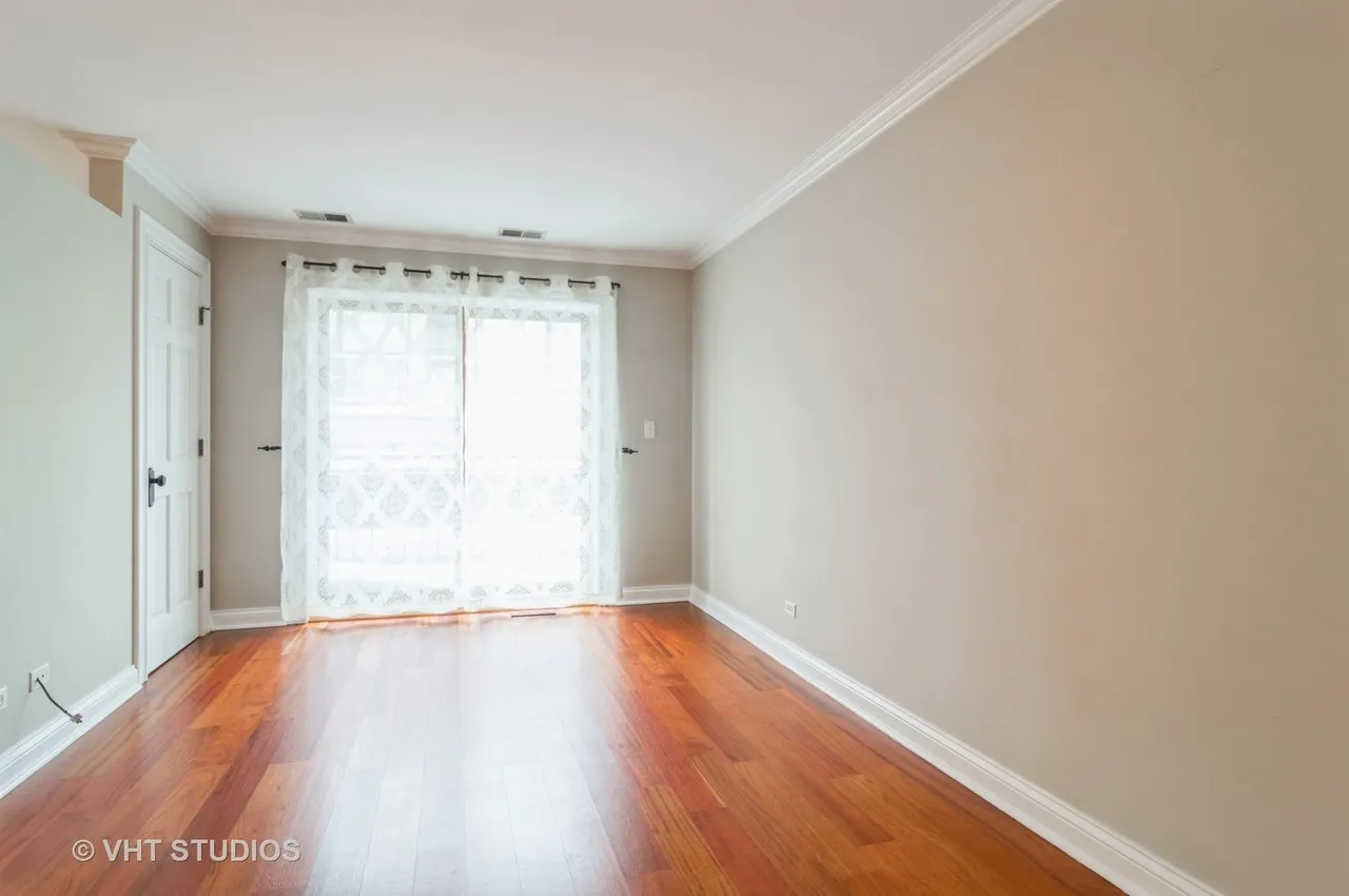 512 W BARRY AVE 60657-unit#207-Chicago-IL