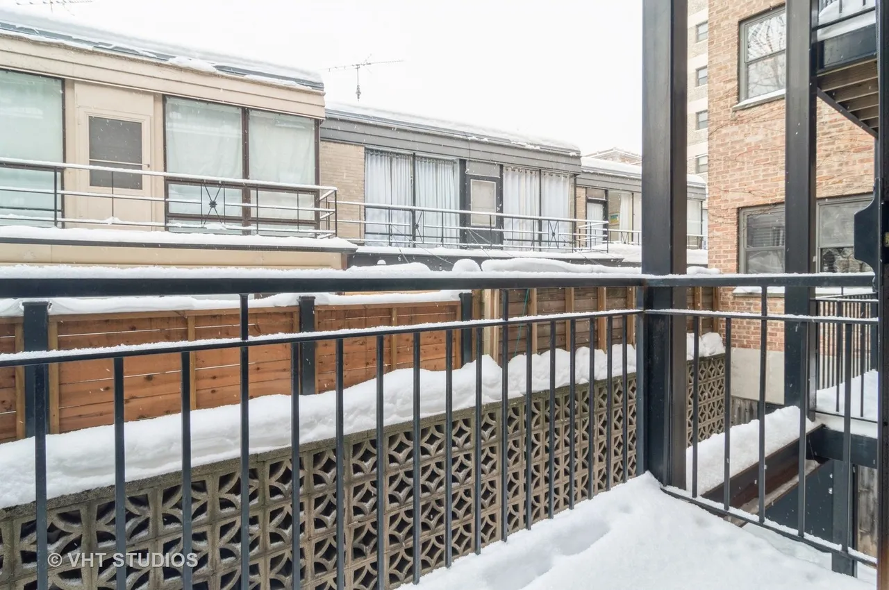 512 W BARRY AVE 60657-unit#207-Chicago-IL