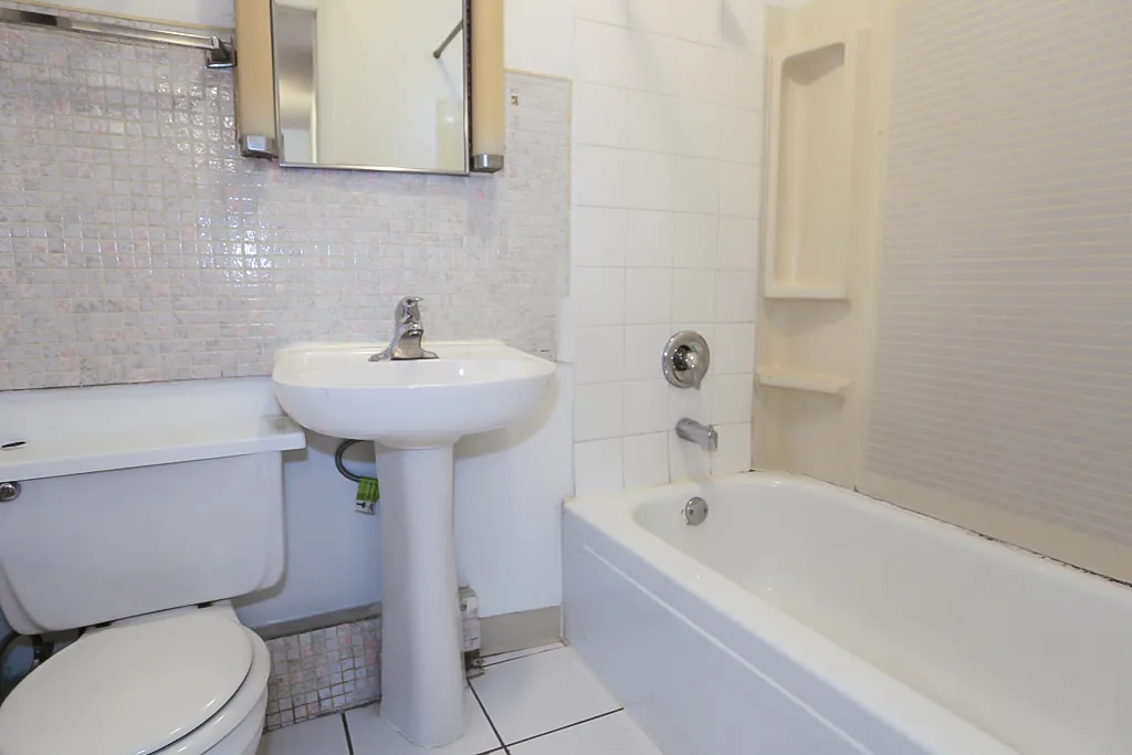 1507 W BARRY AVE 60657-unit#2-Chicago-IL