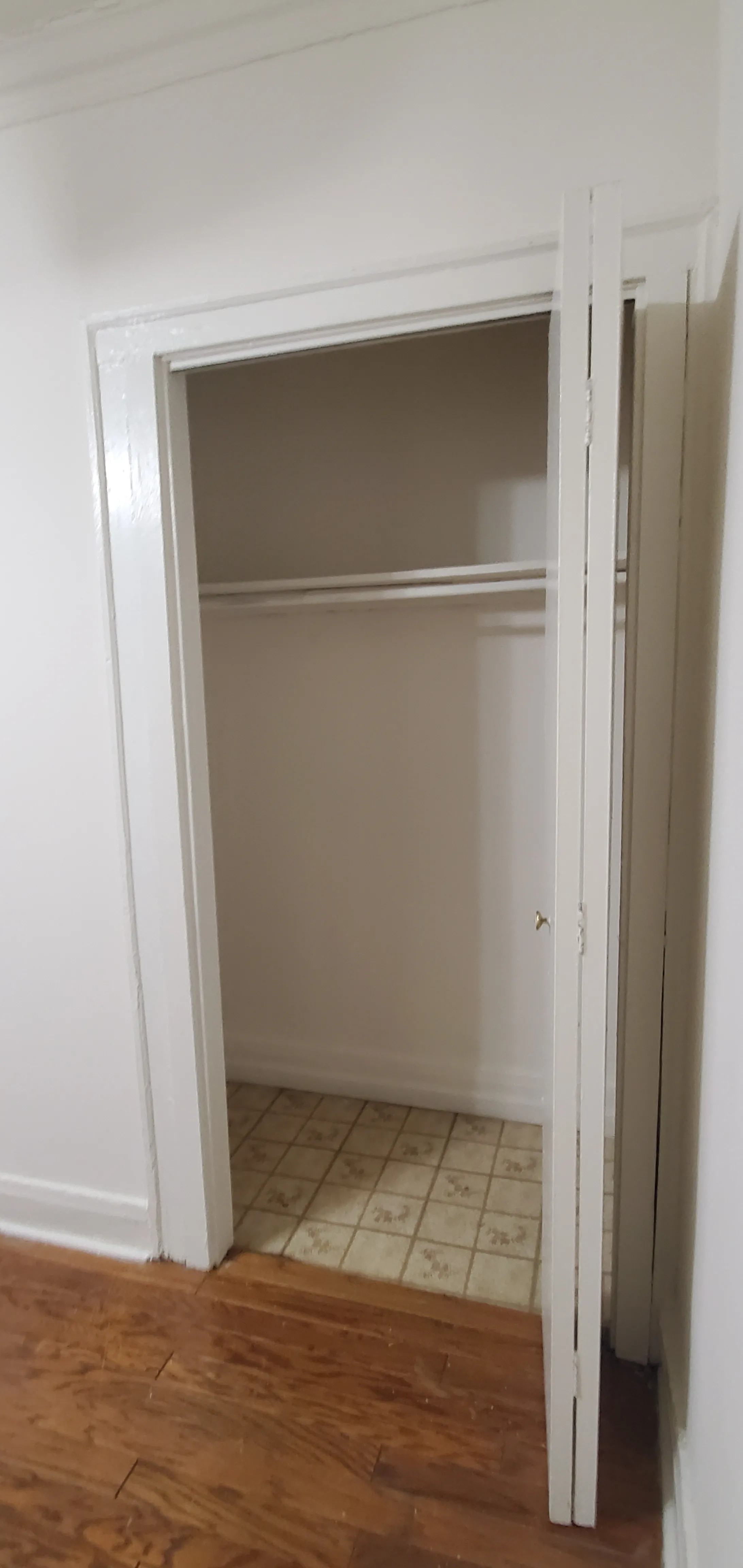 640 W BRIAR PL 60657-unit#106-Chicago-IL