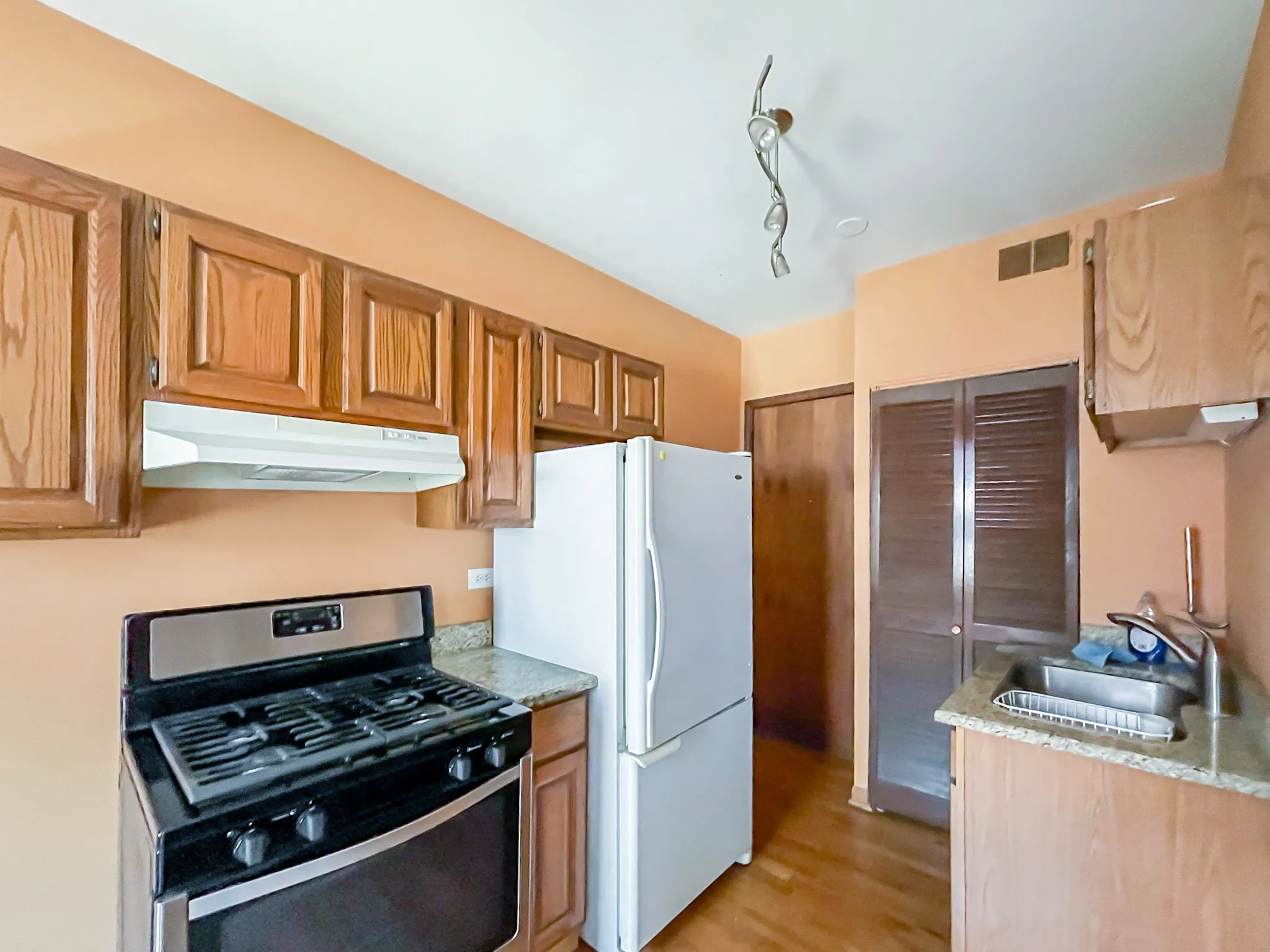 3714 N SHEFFIELD AVE 60613-unit#302-Chicago-IL