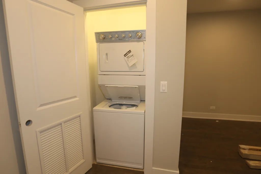 3921 N JANSSEN AVE 60613-unit#1S-Chicago-IL