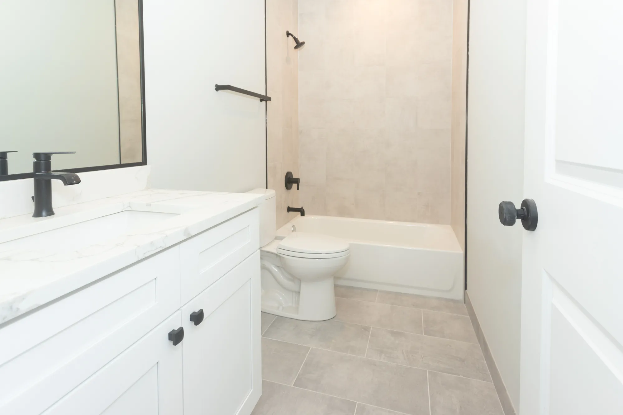 2022 W MONTROSE AVE 60618-unit#3A-Chicago-IL