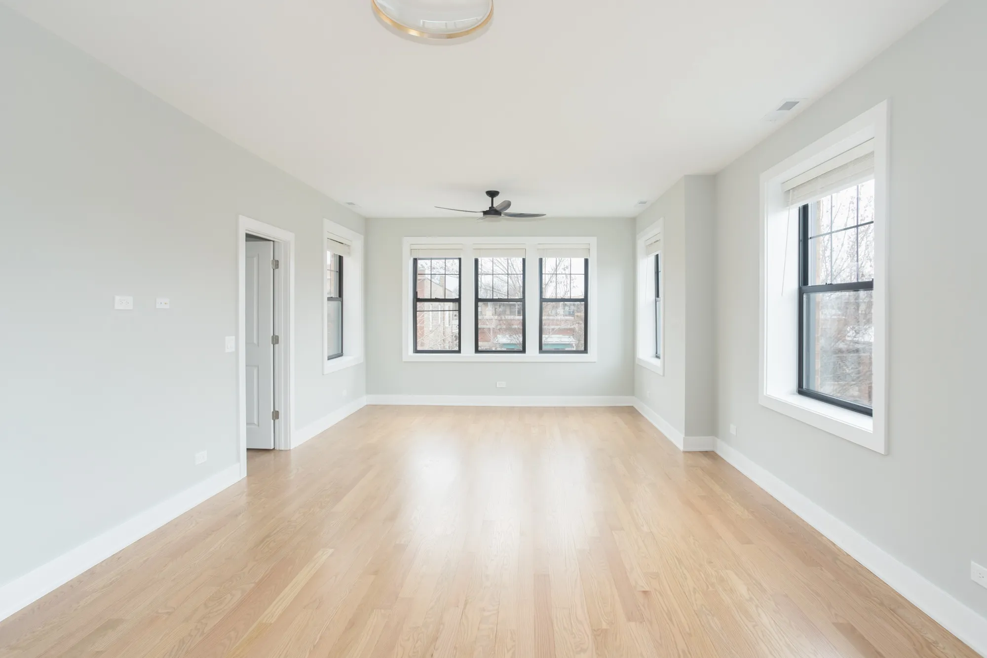 2022 W MONTROSE AVE 60618-unit#3A-Chicago-IL