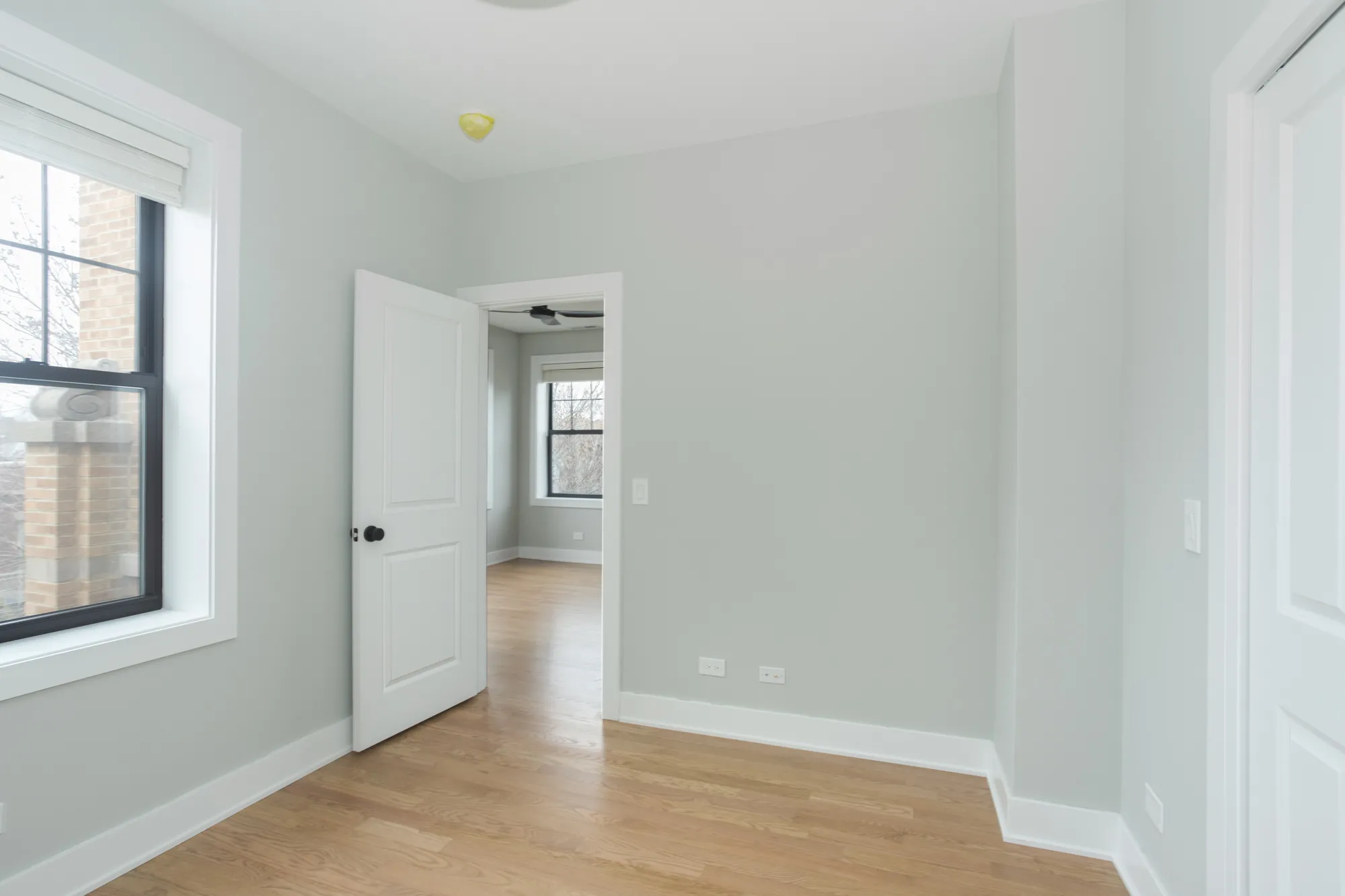 2022 W MONTROSE AVE 60618-unit#3A-Chicago-IL