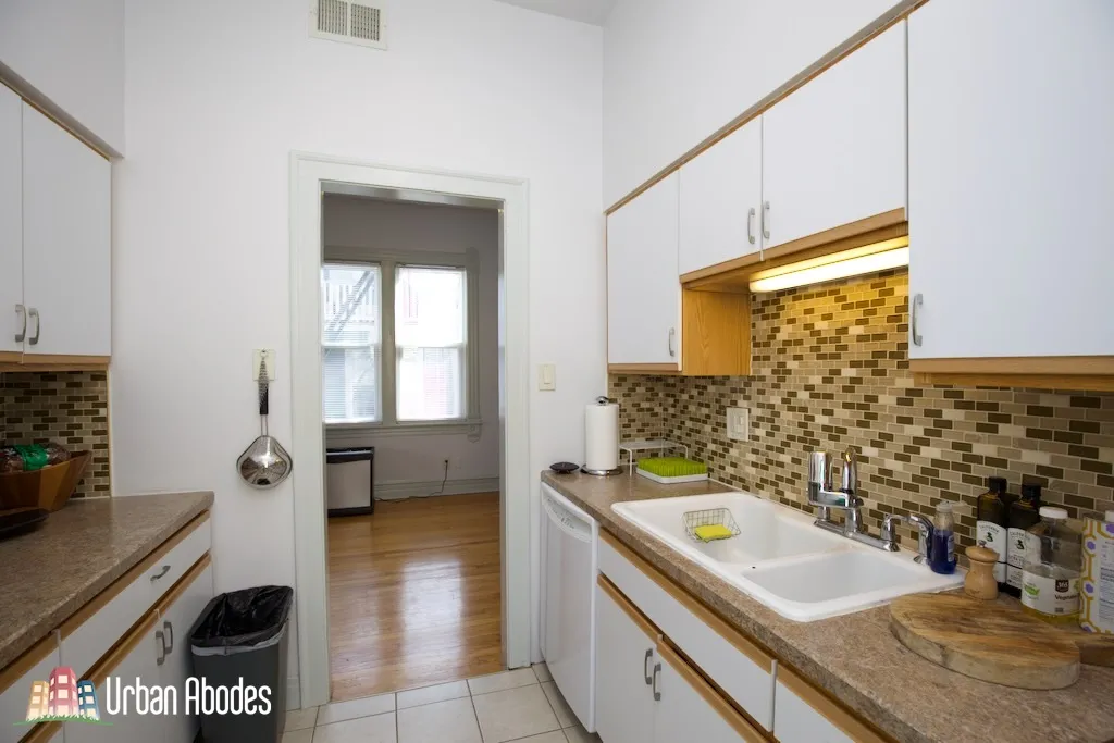 1211 W MELROSE ST 60657-unit#3-Chicago-IL