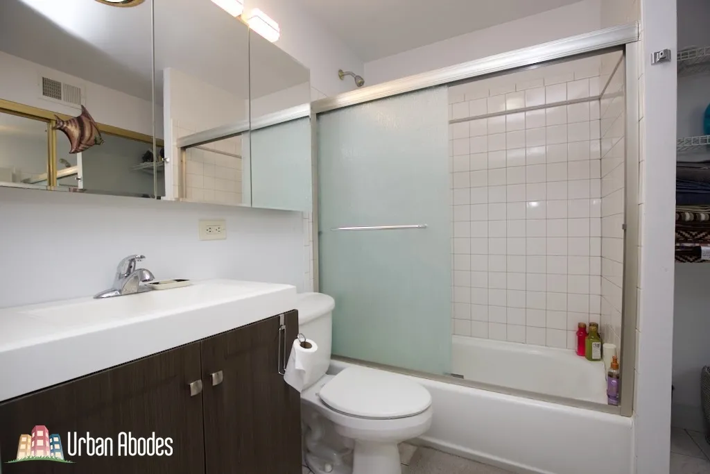 1211 W MELROSE ST 60657-unit#3-Chicago-IL