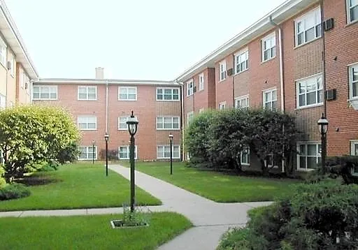 2351 W JARVIS AVE 60645-unit#1D-Chicago-IL