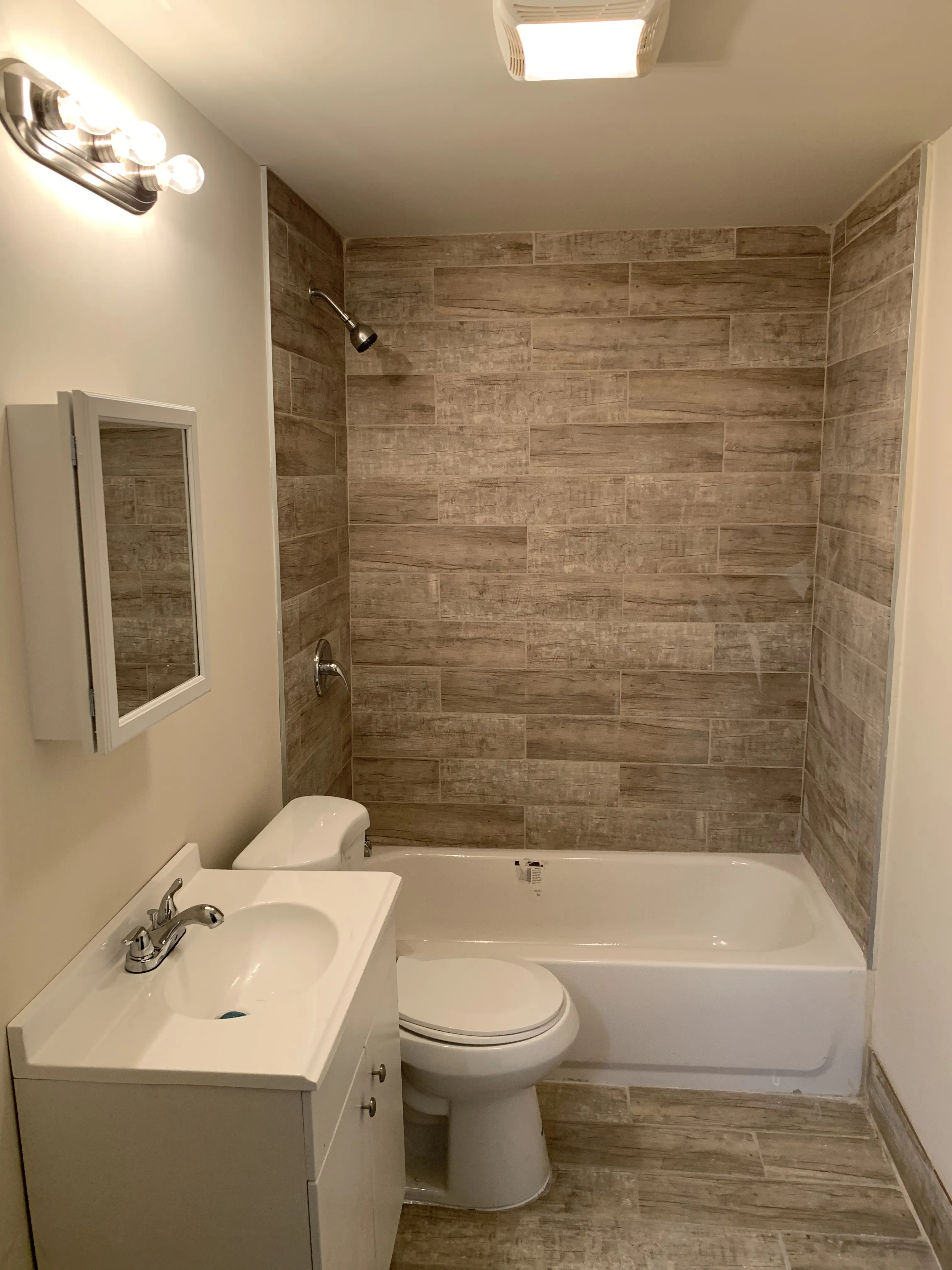 6818 N WAYNE AVE 60626-unit#A105-Chicago-IL