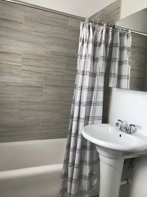 2351 W JARVIS AVE 60645-unit#1D-Chicago-IL