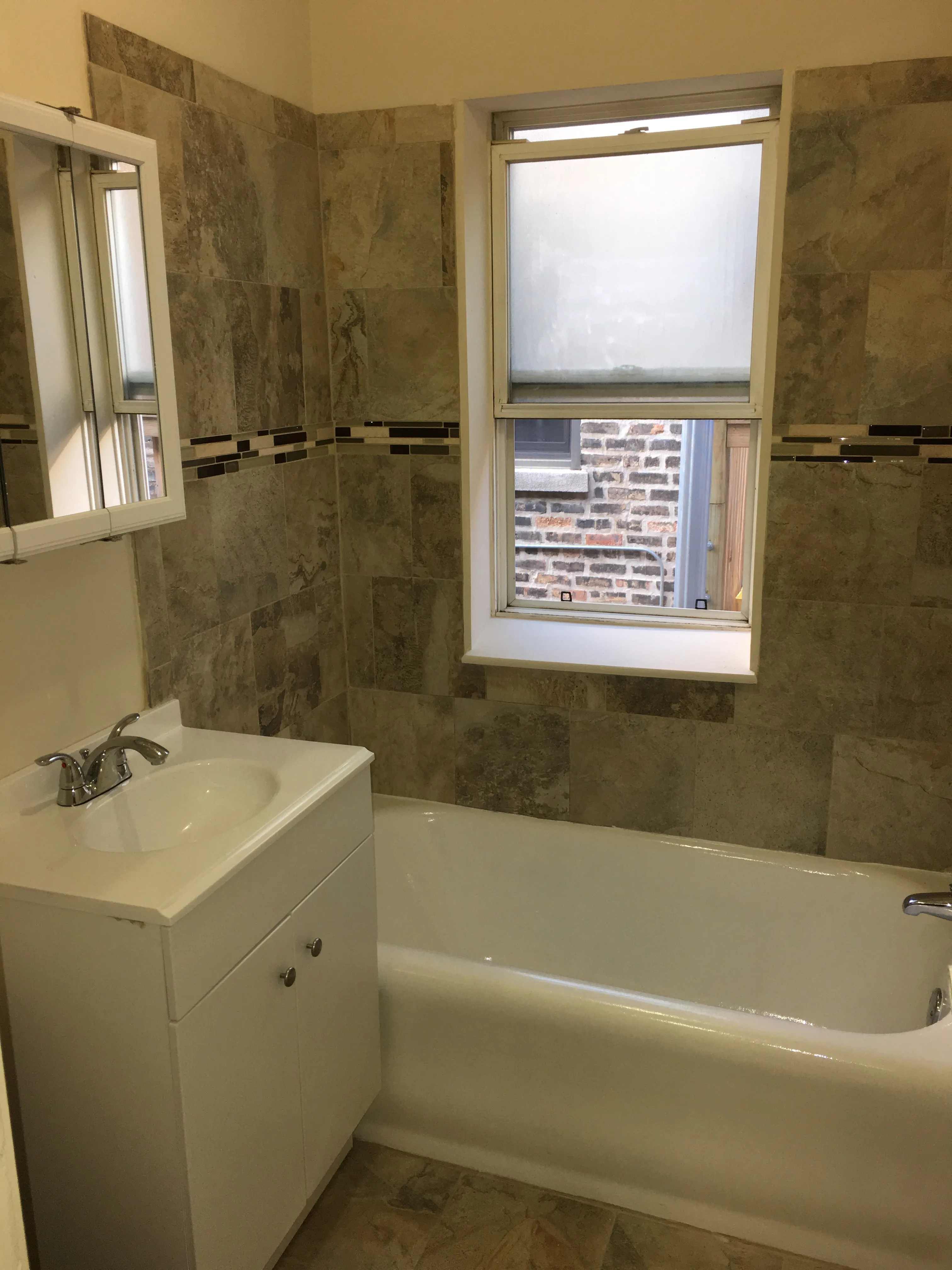 6818 N WAYNE AVE 60626-unit#A105-Chicago-IL