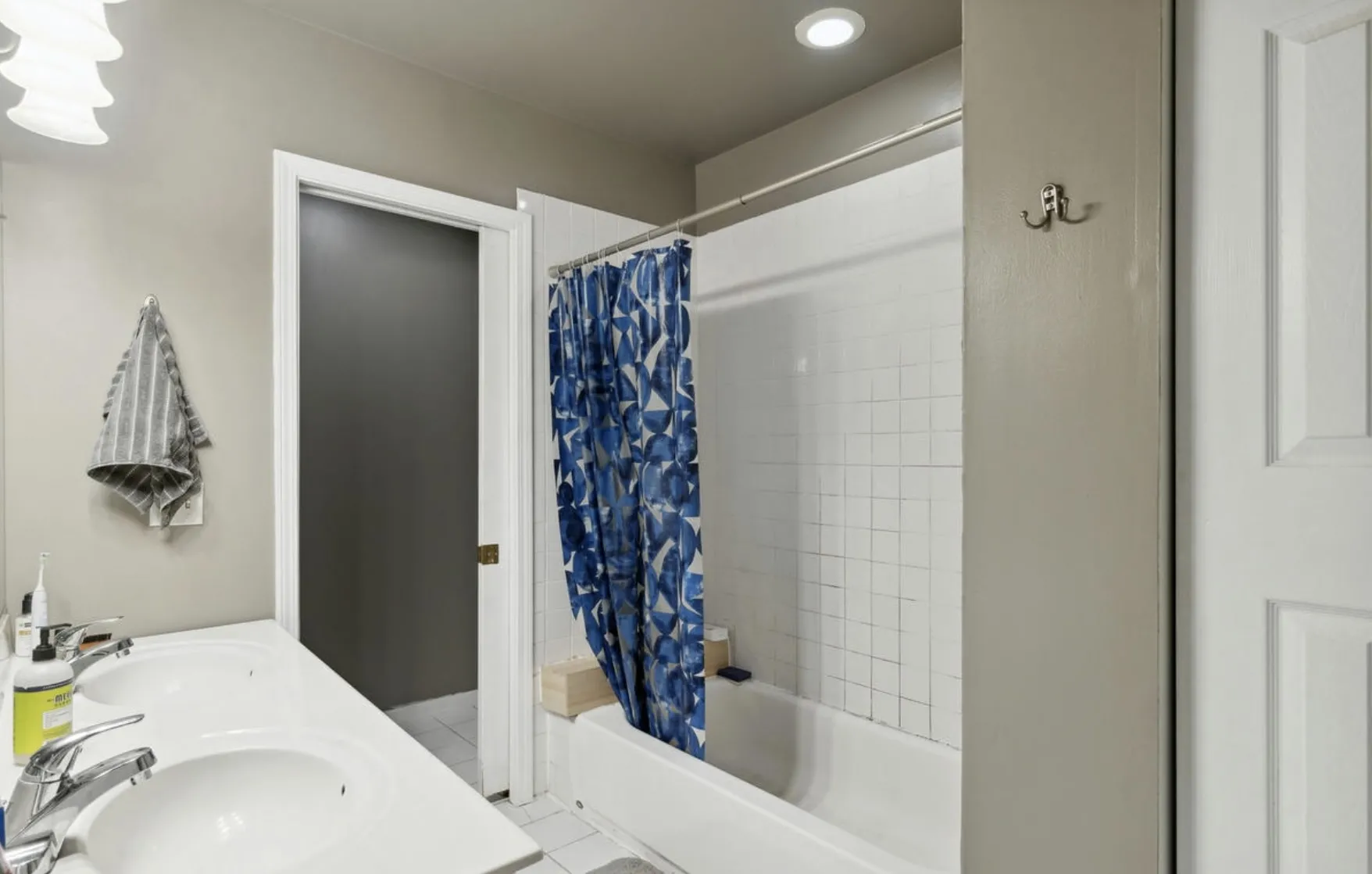 3633 N PAULINA ST 60613-unit#2-Chicago-IL