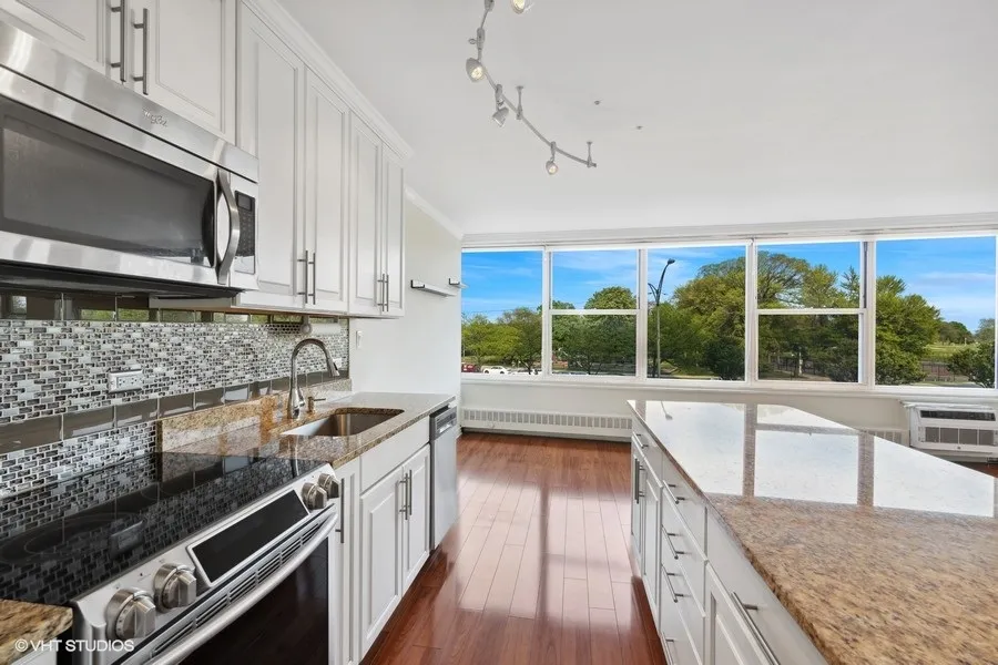 3900 N LAKE SHORE DR 60613-unit#3A-Chicago-IL