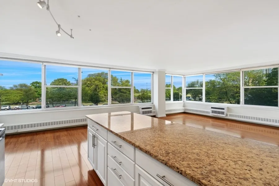 3900 N LAKE SHORE DR 60613-unit#3A-Chicago-IL