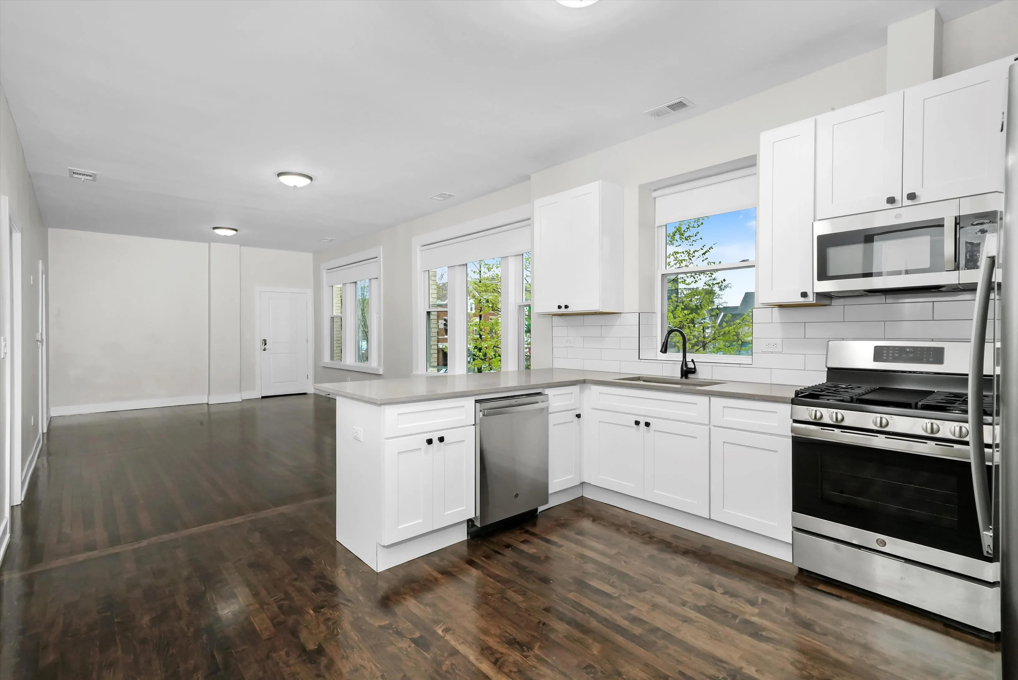 3556 W BELMONT AVE 60618-unit#2R-Chicago-IL