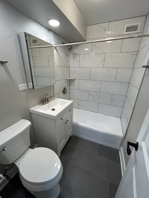 2020 W FARWELL AVE 60645-unit#308-Chicago-IL