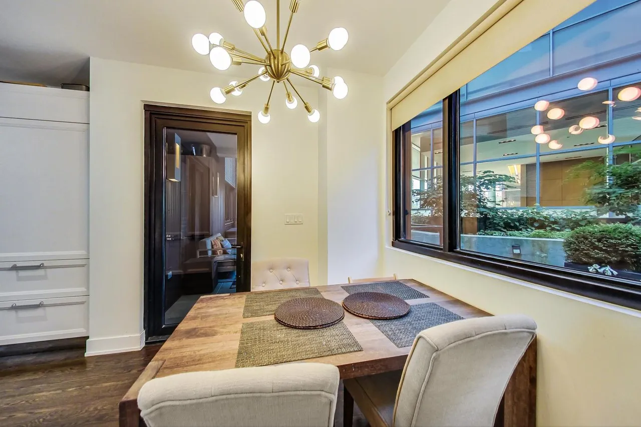 668 N KINGSBURY ST 60654-The Ronsley-unit#207-Chicago-IL