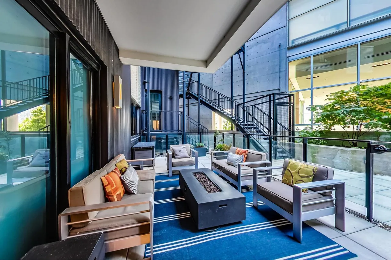 668 N KINGSBURY ST 60654-The Ronsley-unit#207-Chicago-IL