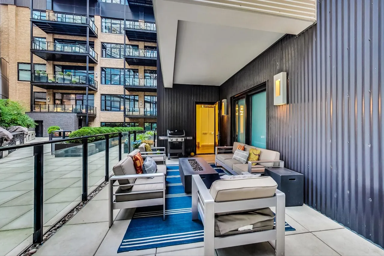 668 N KINGSBURY ST 60654-The Ronsley-unit#207-Chicago-IL