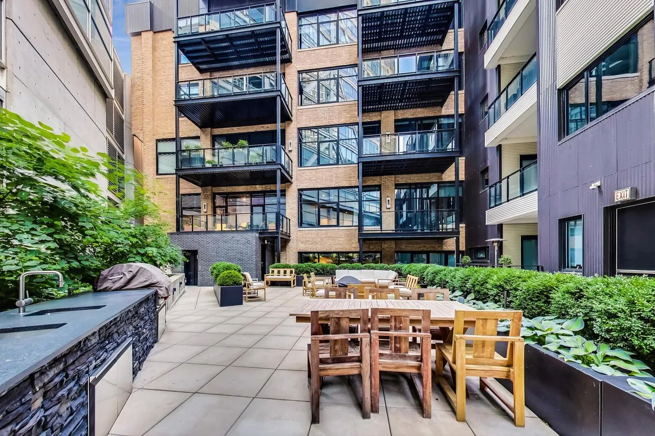 668 N KINGSBURY ST 60654-The Ronsley-unit#207-Chicago-IL