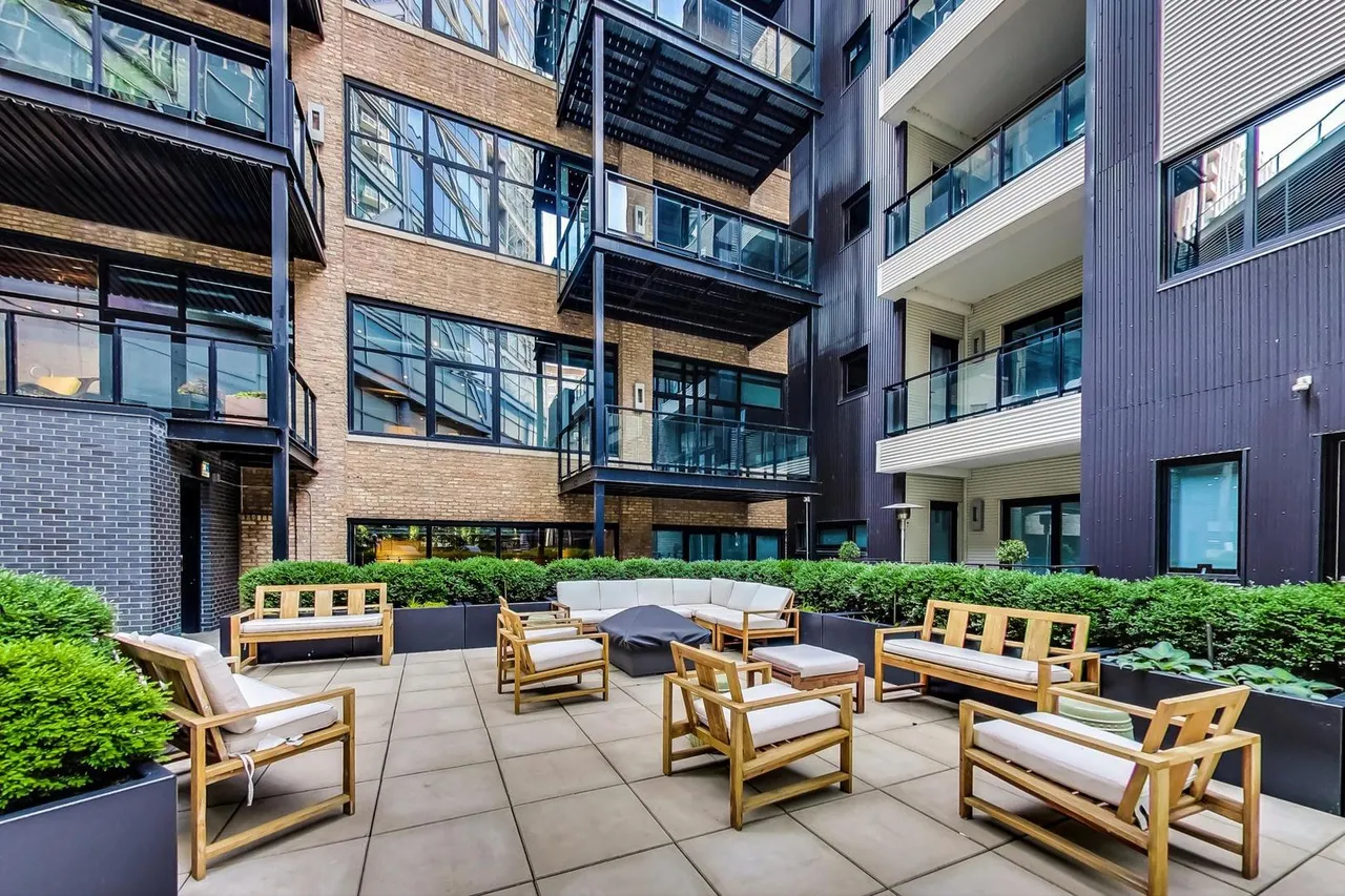 668 N KINGSBURY ST 60654-The Ronsley-unit#207-Chicago-IL