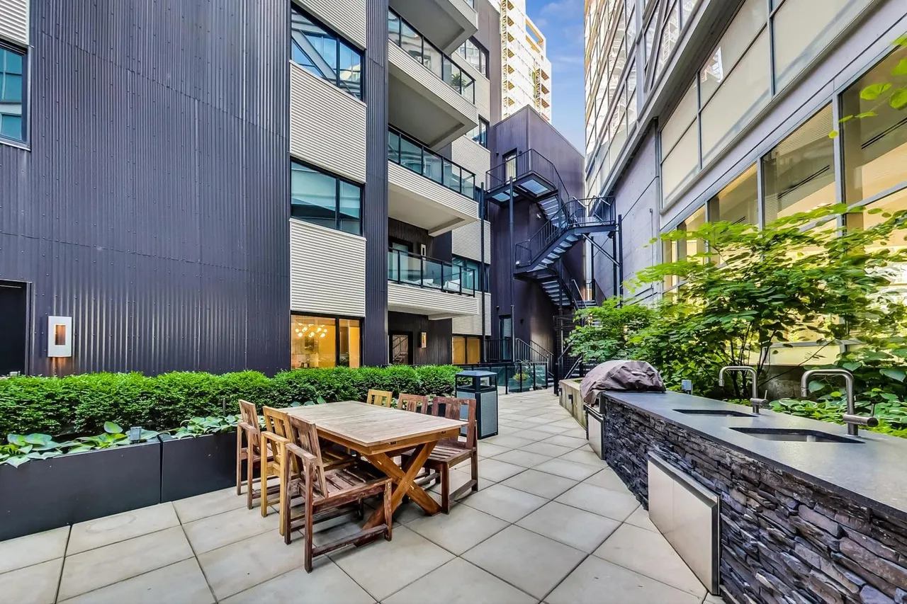 668 N KINGSBURY ST 60654-The Ronsley-unit#207-Chicago-IL