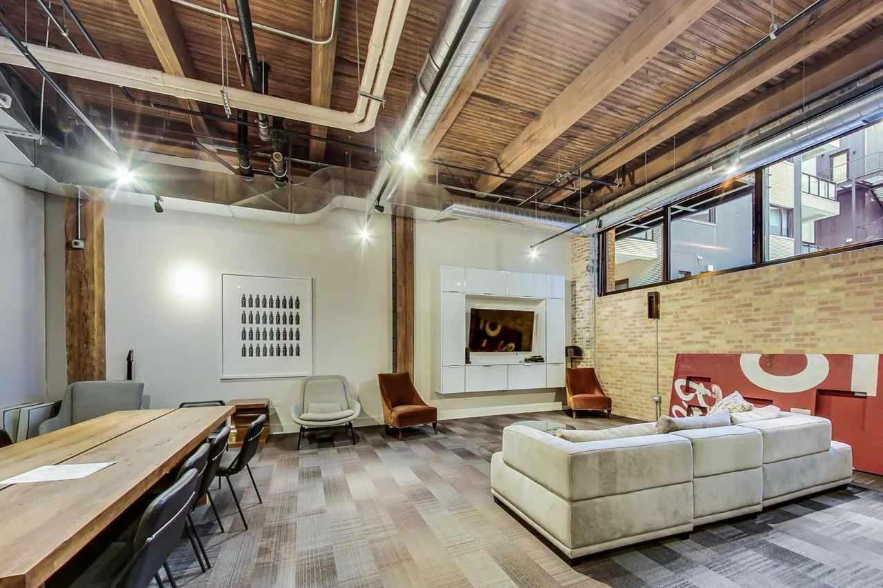 668 N KINGSBURY ST 60654-The Ronsley-unit#207-Chicago-IL