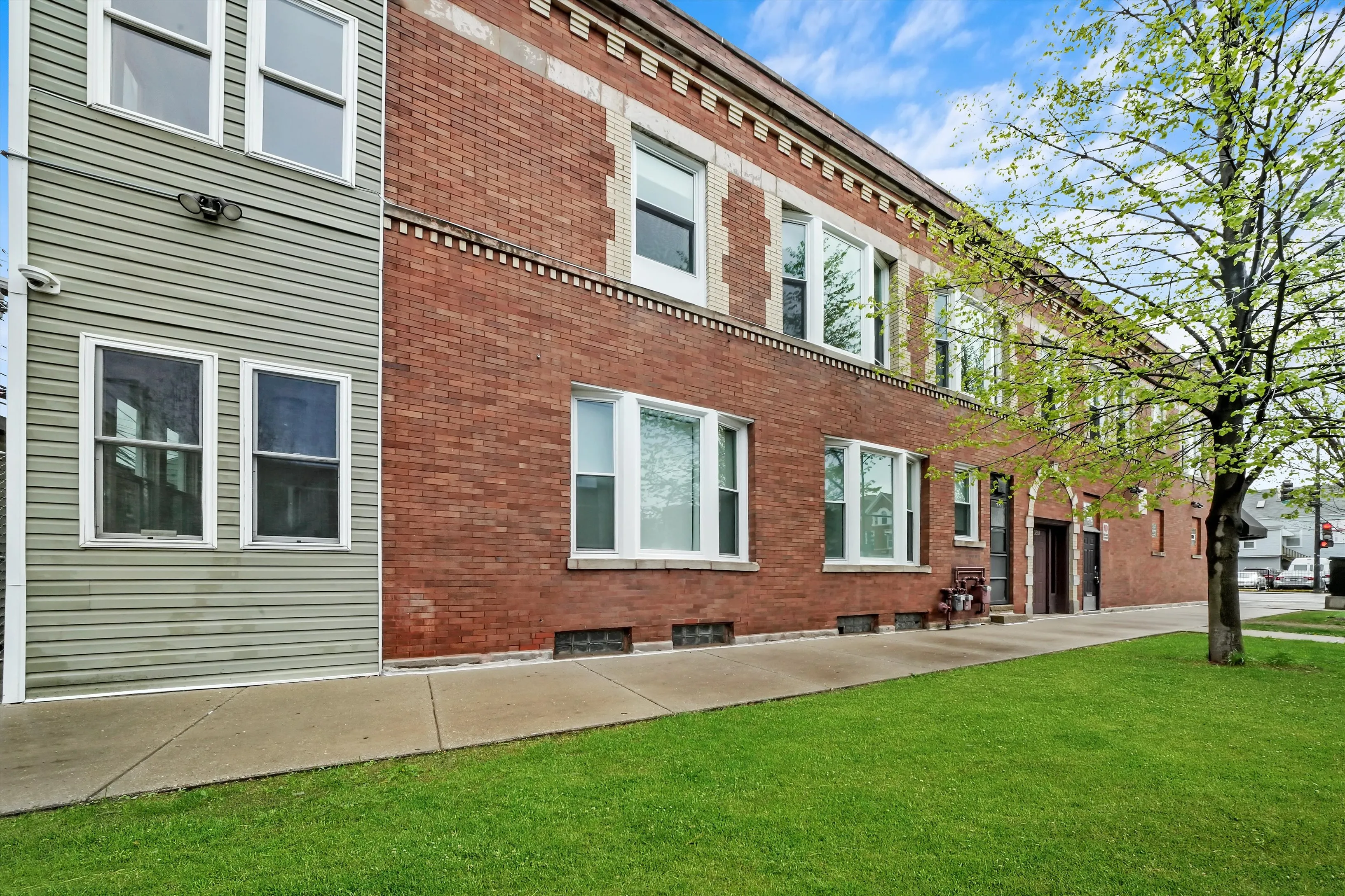 3556 W BELMONT AVE 60618-unit#2R-Chicago-IL