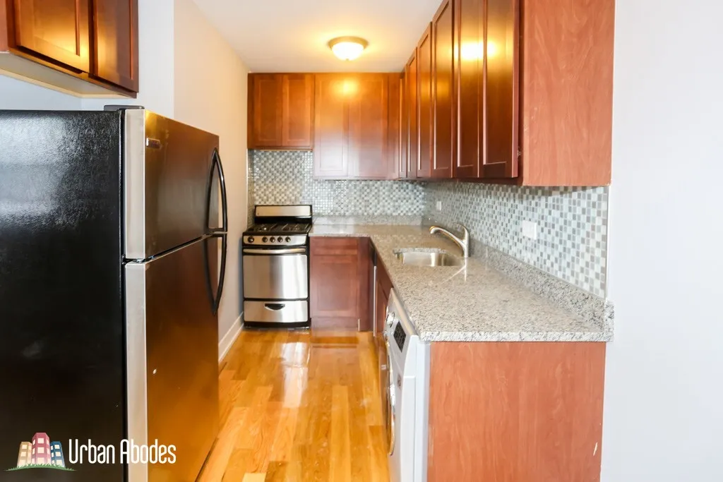 550 W ARLINGTON PL 60614-unit#702-Chicago-IL