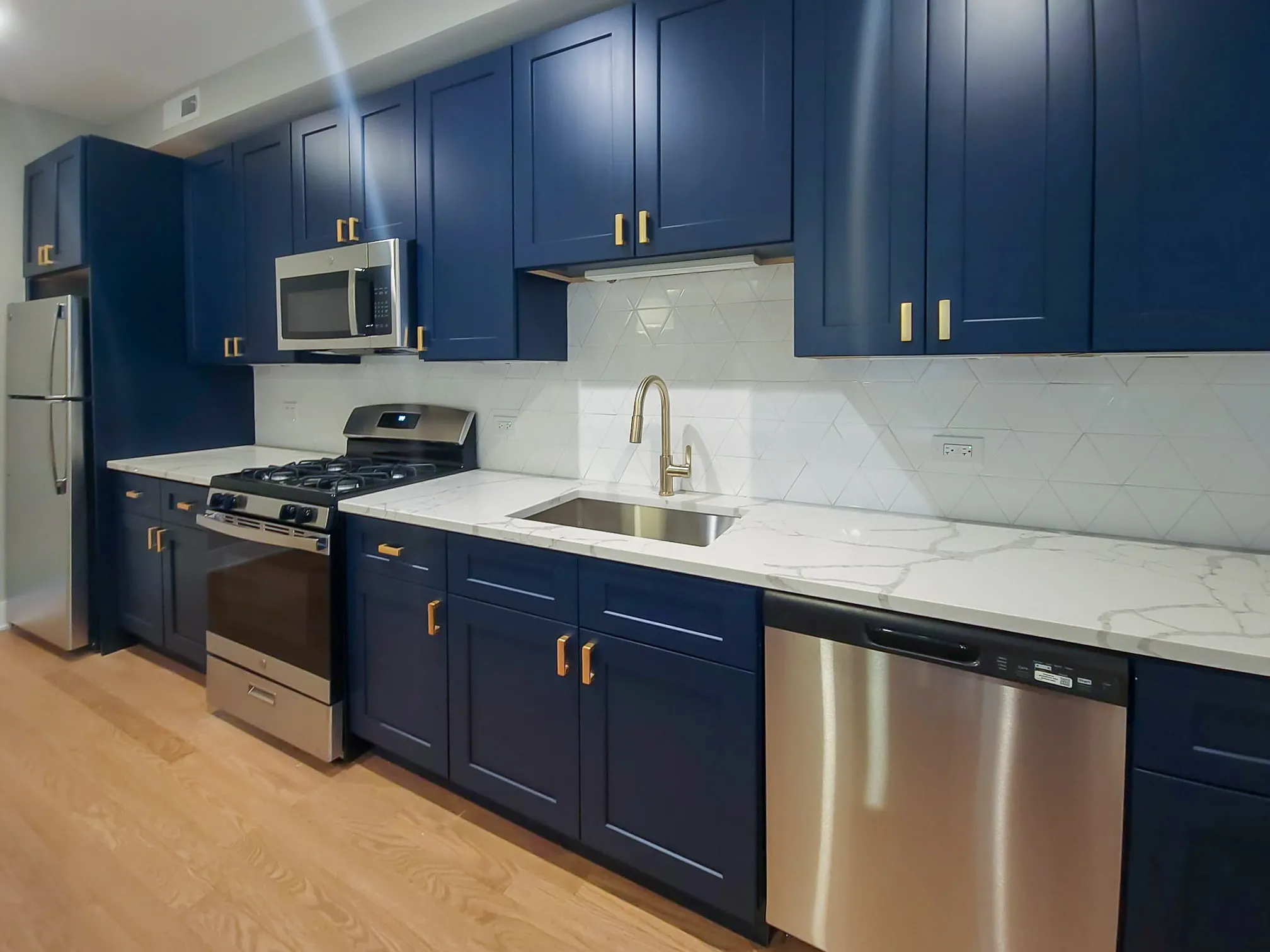 2020 W MONTROSE AVE 60618-unit#3D-Chicago-IL
