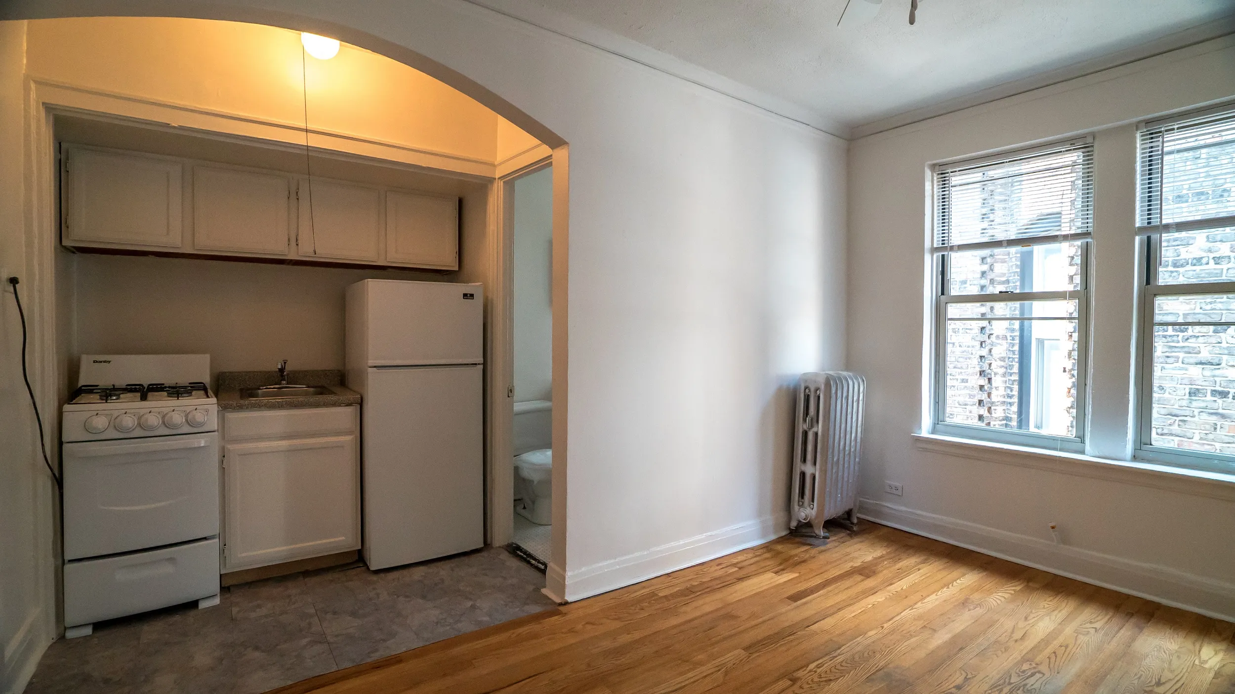 640 W BRIAR PL 60657-unit#304-Chicago-IL