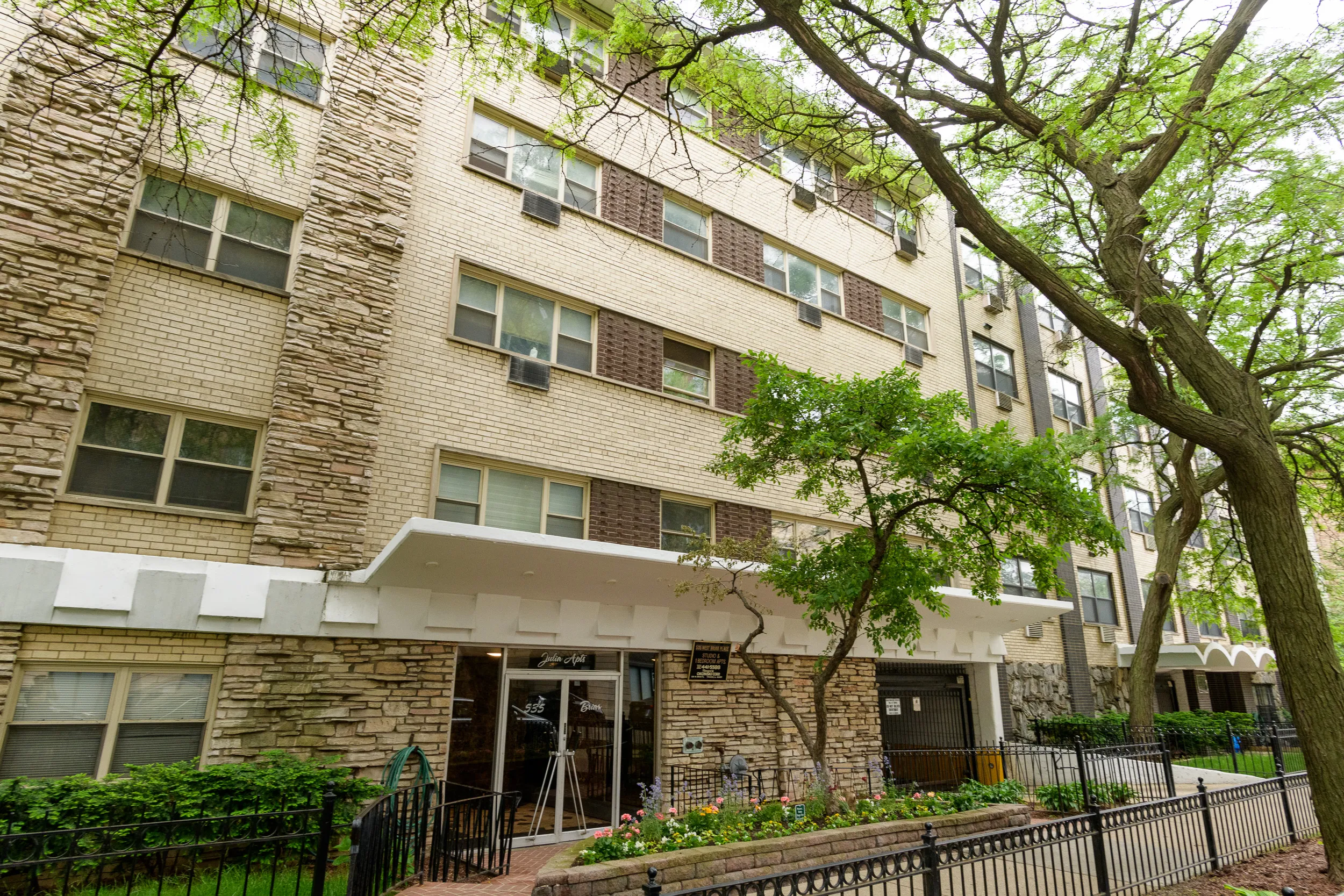 535 W BRIAR PL 60657-unit#S-Chicago-IL